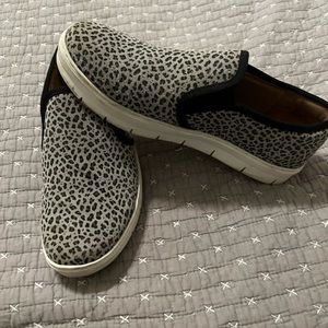Nurse mate good condition leopard print shoes
